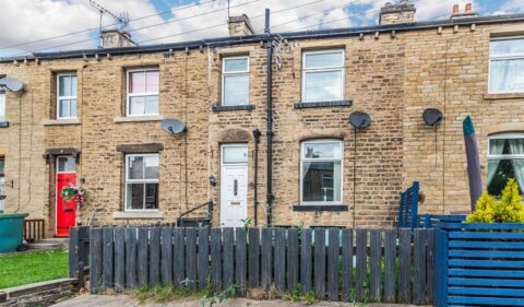 Armitage Road, Milnsbridge, Huddersfield, HD3 4JY