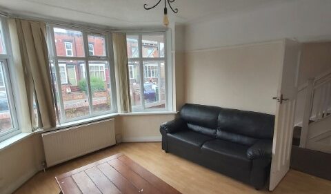 Newport Mount, Headingley, Leeds, LS6 3DB