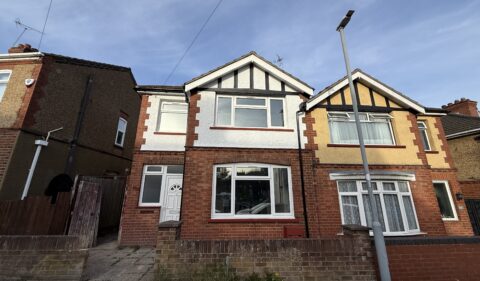 Colin Road, Luton, LU2 7RX