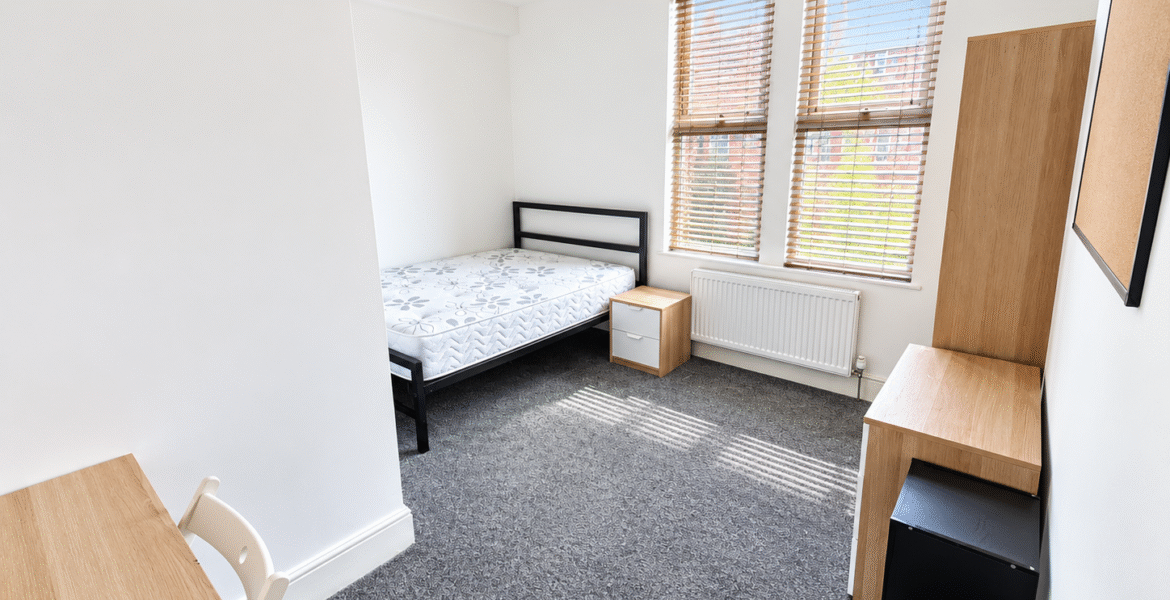 Bright Minimalist Bedroom Interior (4)