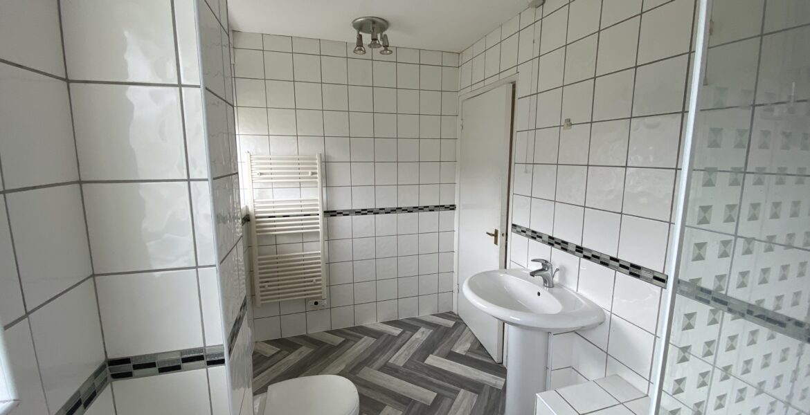 FD7116DB-74AE-4F36-91F3-70EB61FDF519