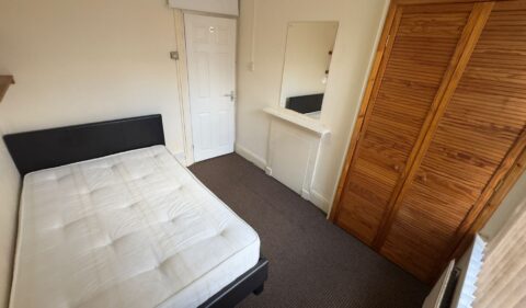 Room 3, Lucas Street, Woodhouse, Leeds, LS6 2JD