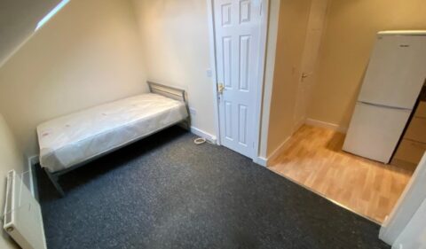 Flat 3, Norman Mount, Kirkstall, Leeds, LS5 3JQ