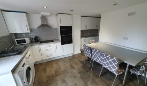 Headingley Mount, Headingley, Leeds, LS6 3EL