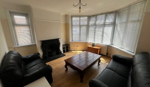 4 Newport Mount, Headingley, Leeds, LS6 3DB