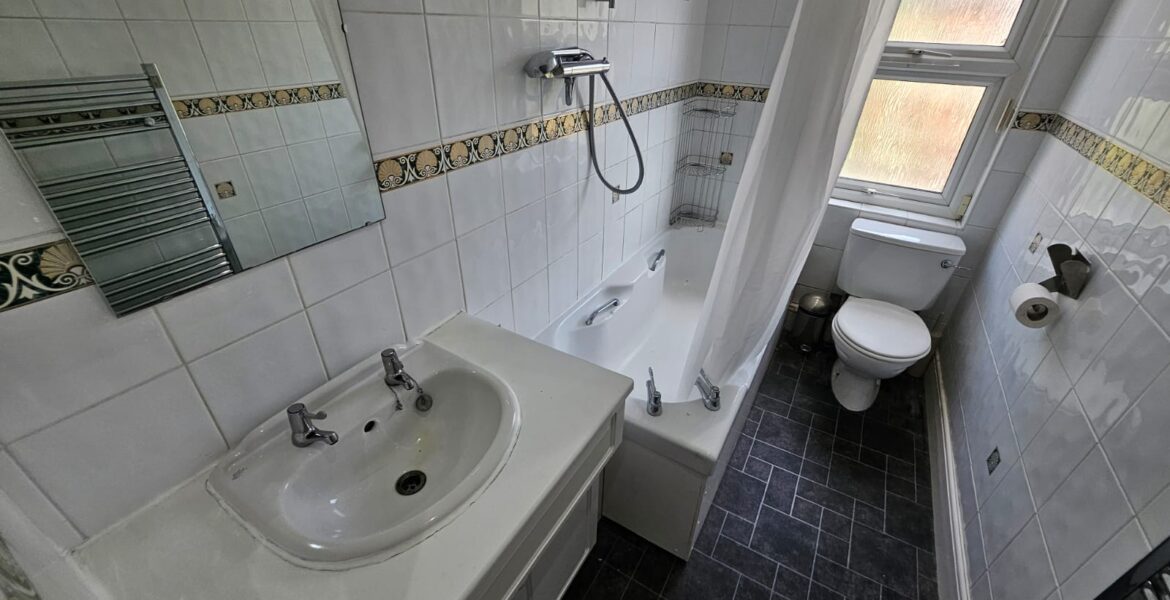 WhatsApp Image 2025-10-03 at 12.06.36 (1)