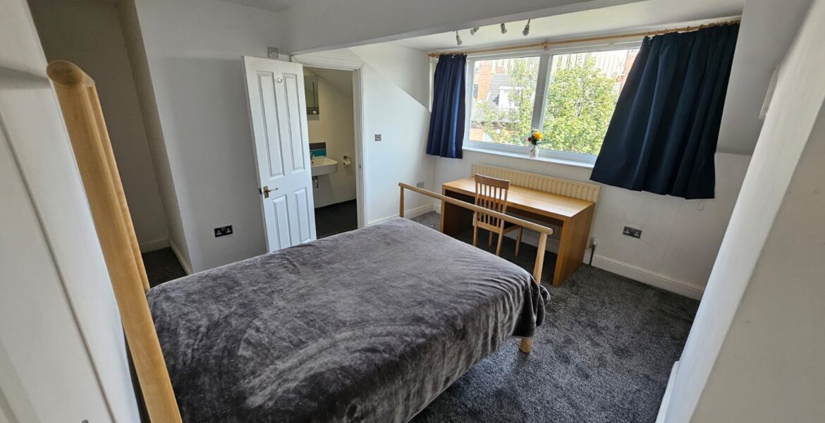 WhatsApp Image 2025-10-03 at 12.06.40 (1)