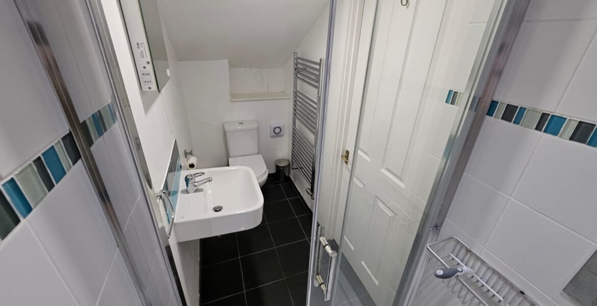 WhatsApp Image 2025-10-03 at 12.06.44 (2)