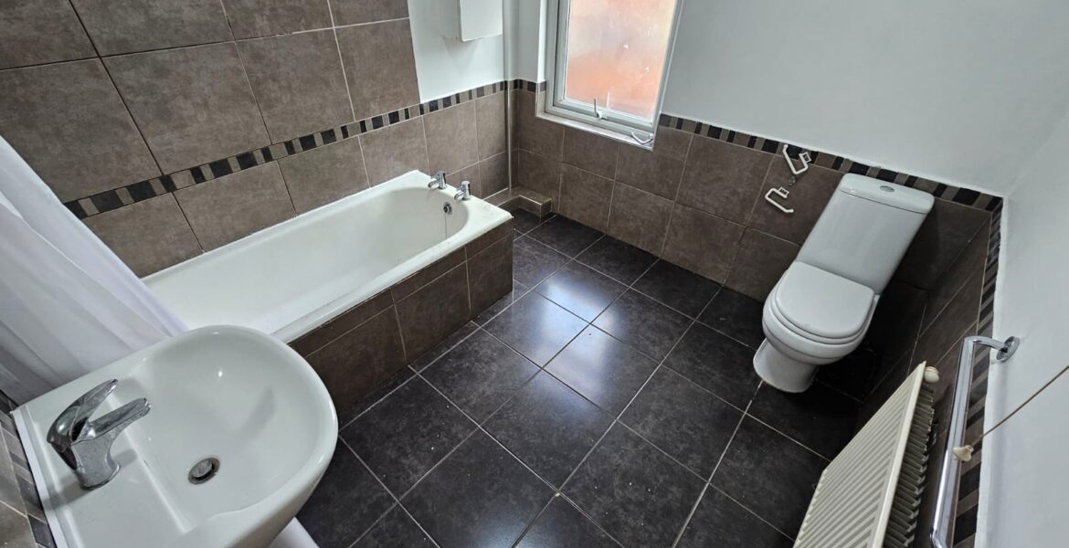 WhatsApp Image 2025-10-21 at 10.46.05 (1)