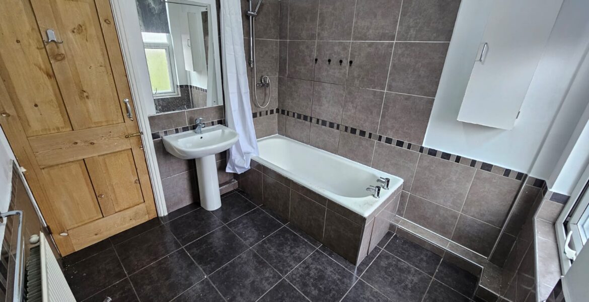 WhatsApp Image 2025-10-21 at 10.46.05 (2)