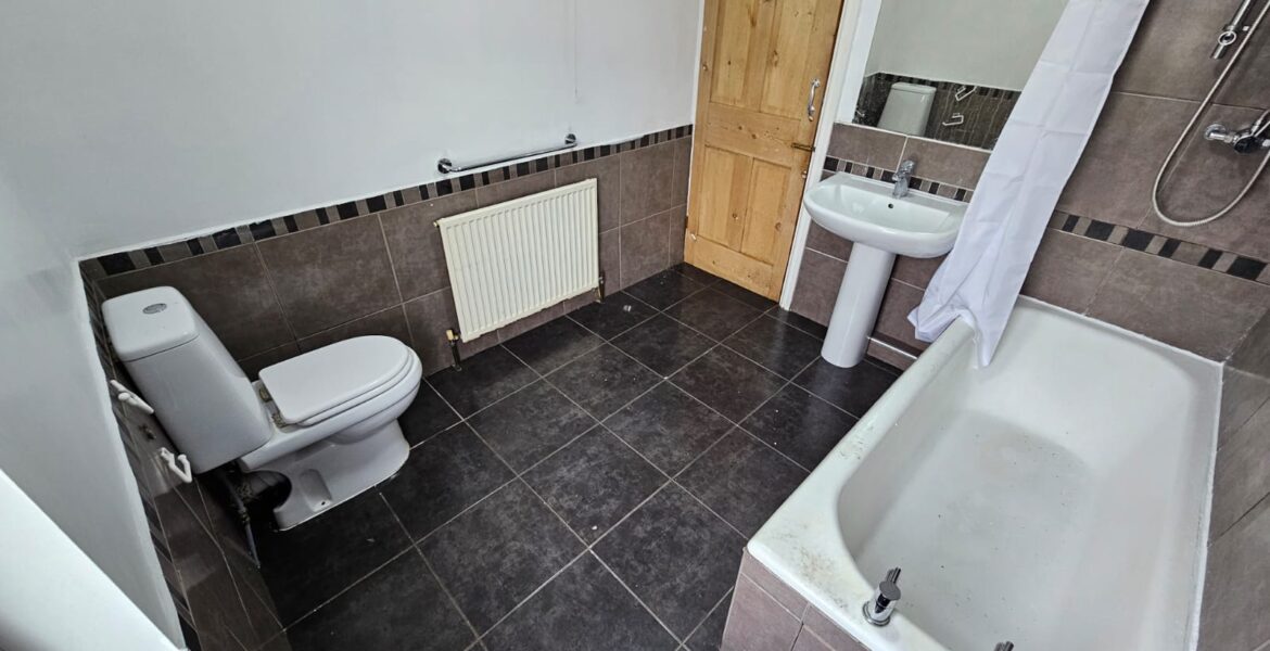 WhatsApp Image 2025-10-21 at 10.46.06