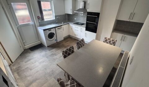 Headingley Mount, Headingley, Leeds, LS6 3EL